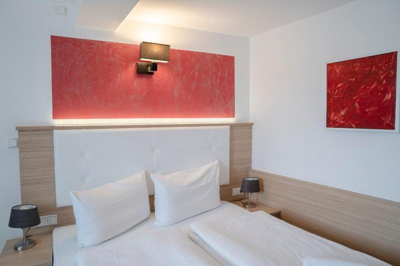 Double Room image 3