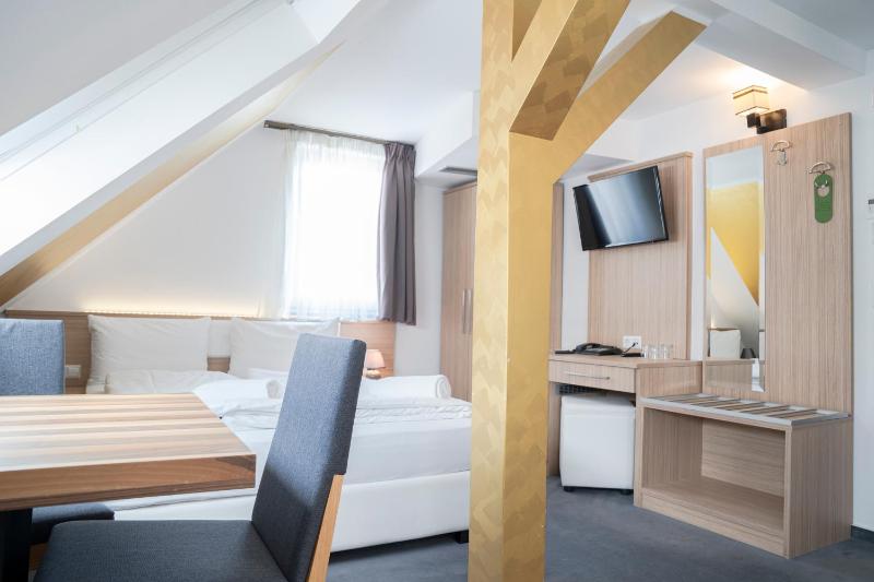 Quadruple Room image 4