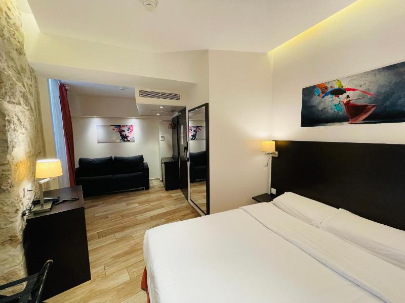 Central Hotel - image 14