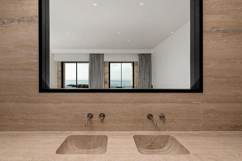 Junior Suite Sea Front image 2