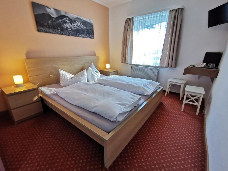 Standard Double Room with Shower image 4
