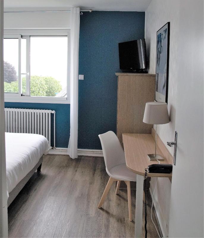 Double Room with Sea View image 2