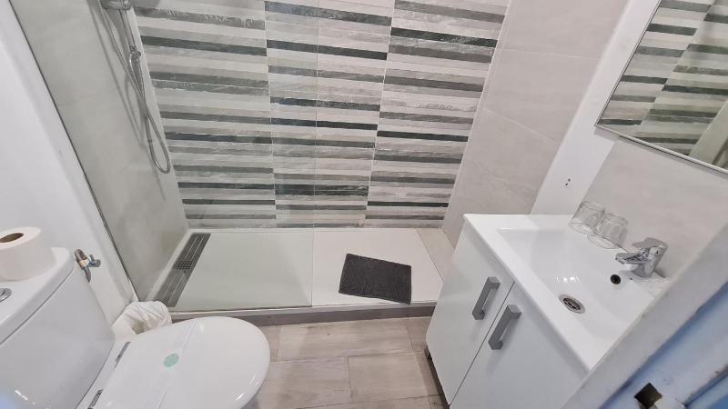 Large Exterior Double Room with private bathroom and balcony image 4