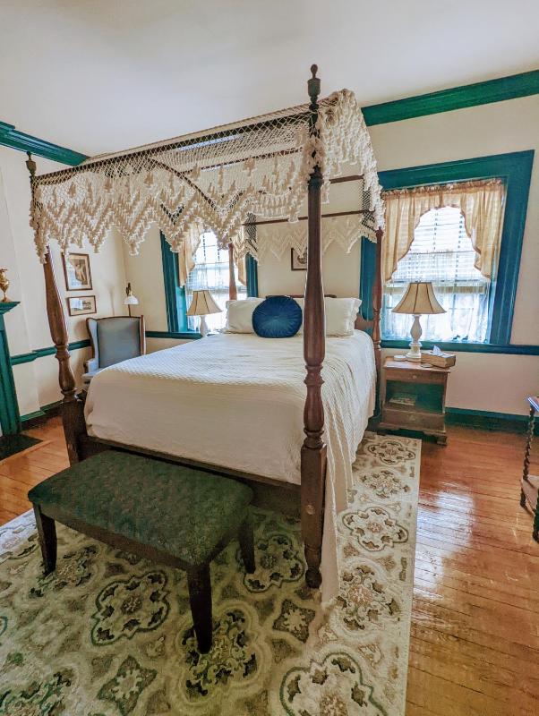 Classic Triple Room image 3