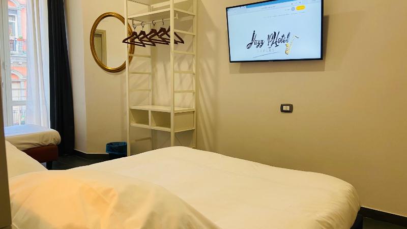 Superior Triple Room image 4