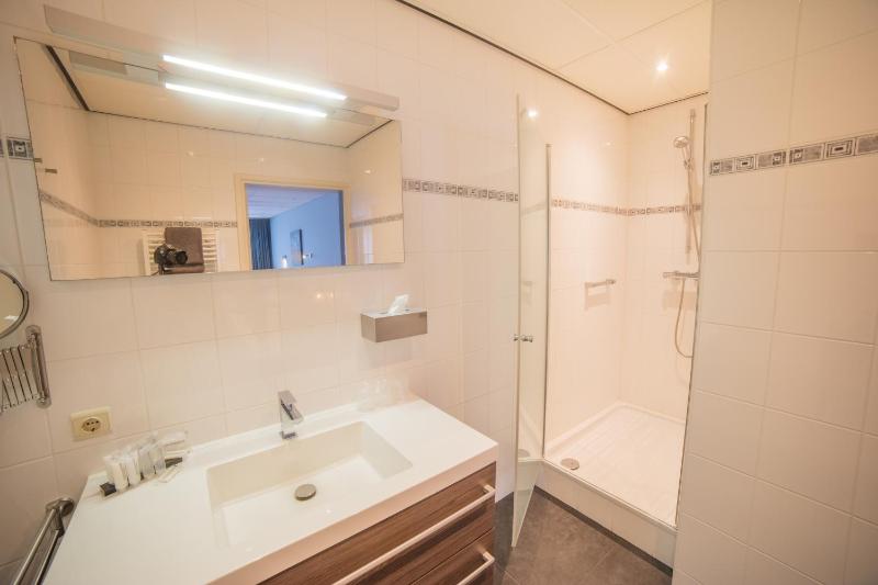 Family Room with Shower image 4