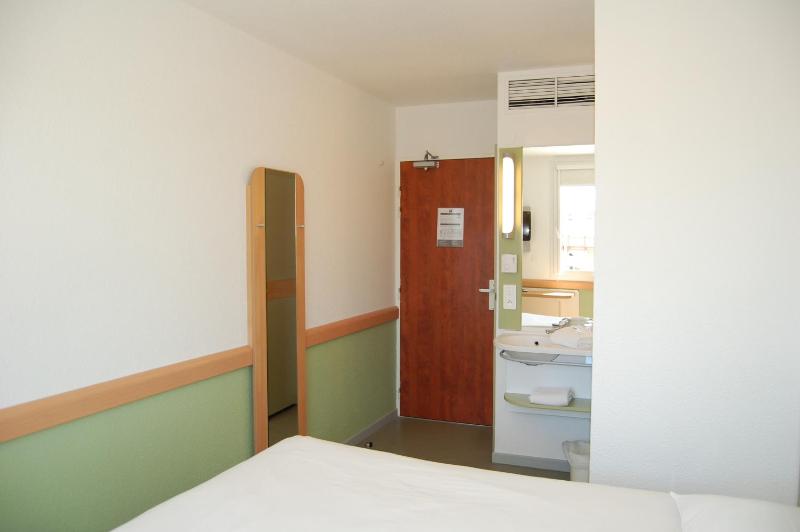Double Room image 4