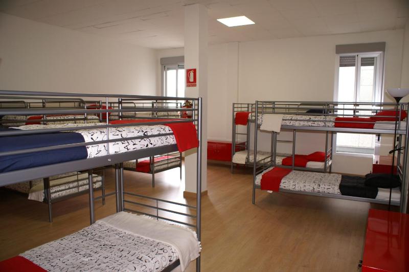 Bed in 10-Bed Mixed Dormitory Room image 2