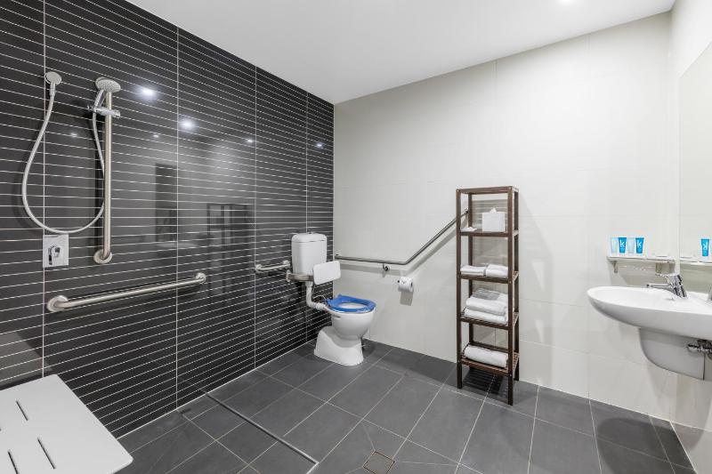 One-Bedroom Suite - Disability Access image 4