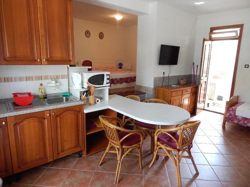 Studio Apartment with Terrace image 2