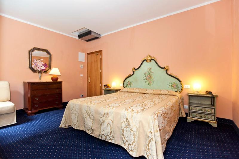 Standard Double Room image 1