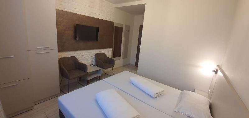 Economy Double Room image 1
