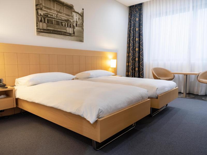 Classic Quadruple Room image 3