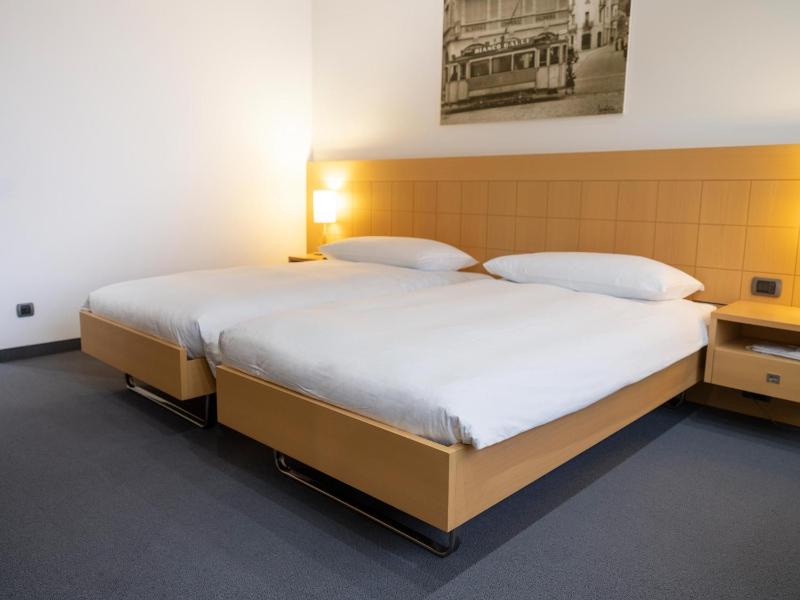 Standard Twin Room image 1