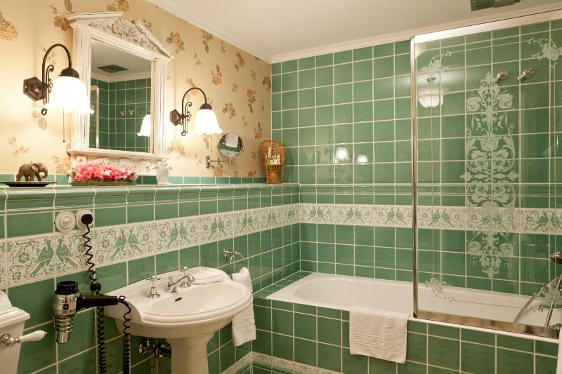 Large Single Room image 2