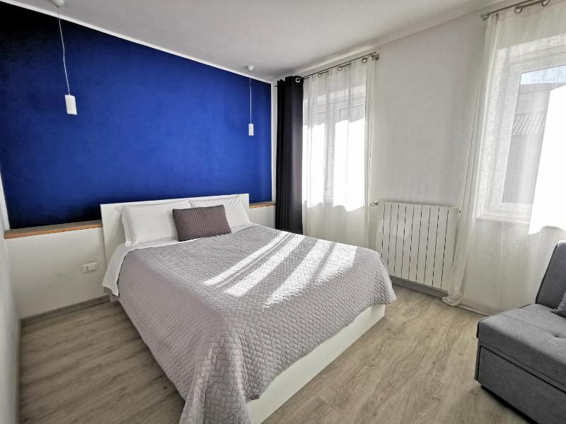 Deluxe Double Room with Shower image 3