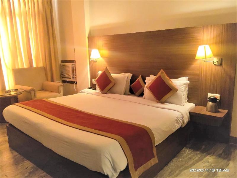 Deluxe Double Room image 1