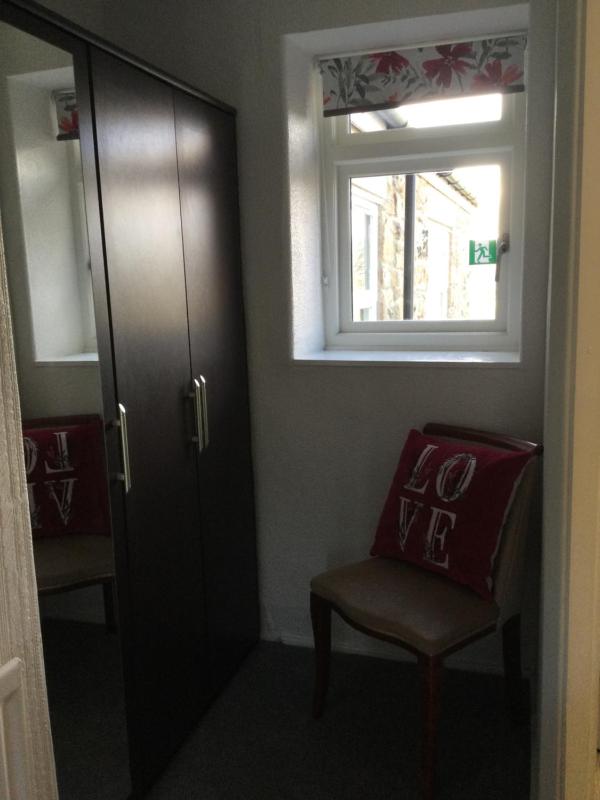 Double Room image 4