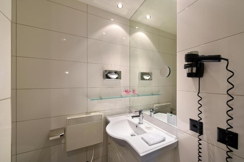 One-Bedroom Apartment image 4