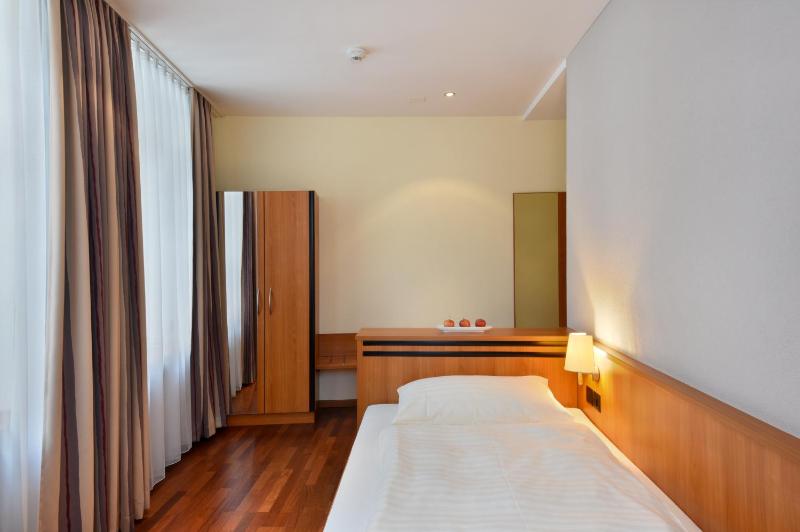 One-Bedroom Apartment image 3