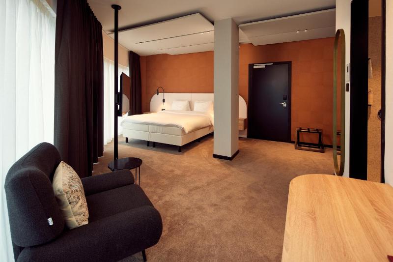 Deluxe Room image 1
