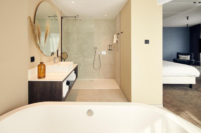 Superior room with Bath image 4