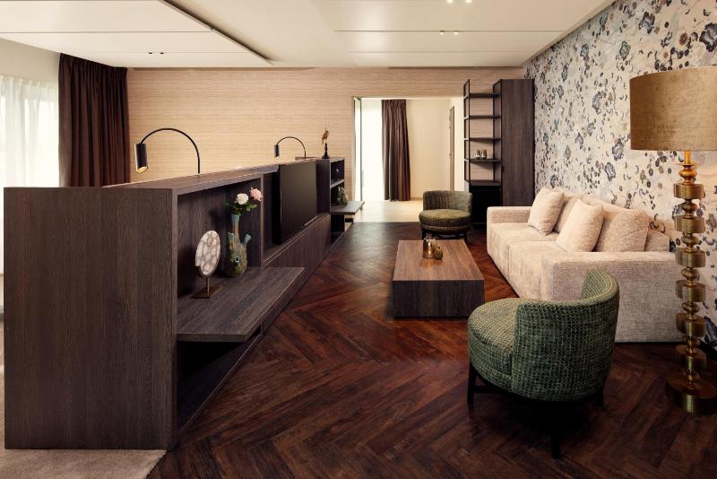 Presidential Suite image 4