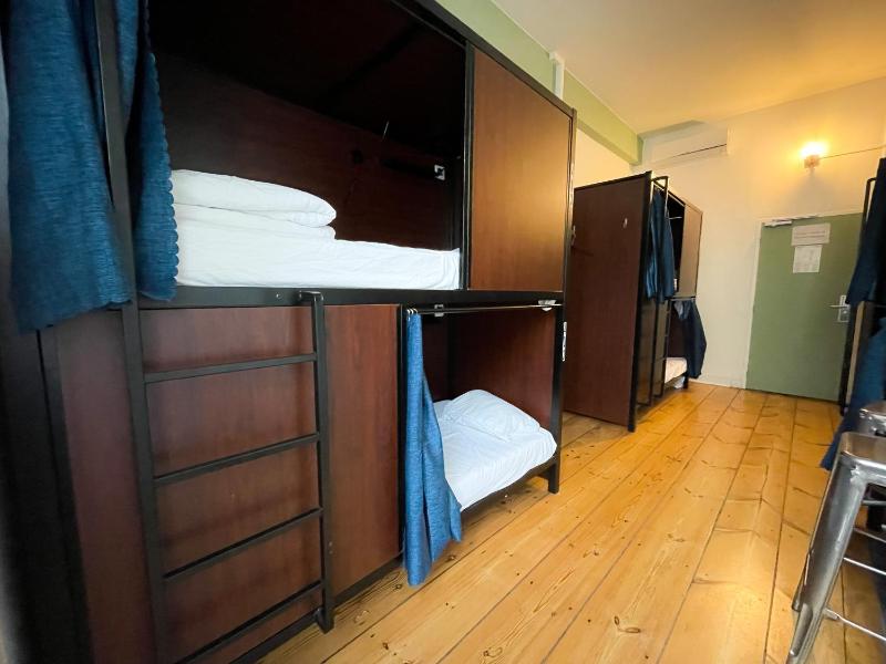 Bed in 6-Bed Mixed Dormitory Room image 3