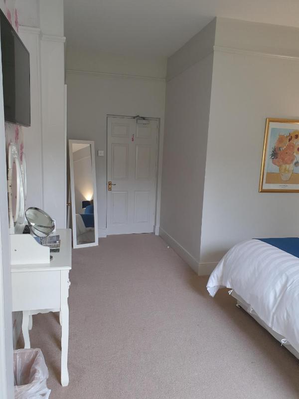 Deluxe Double Room with Bath image 4