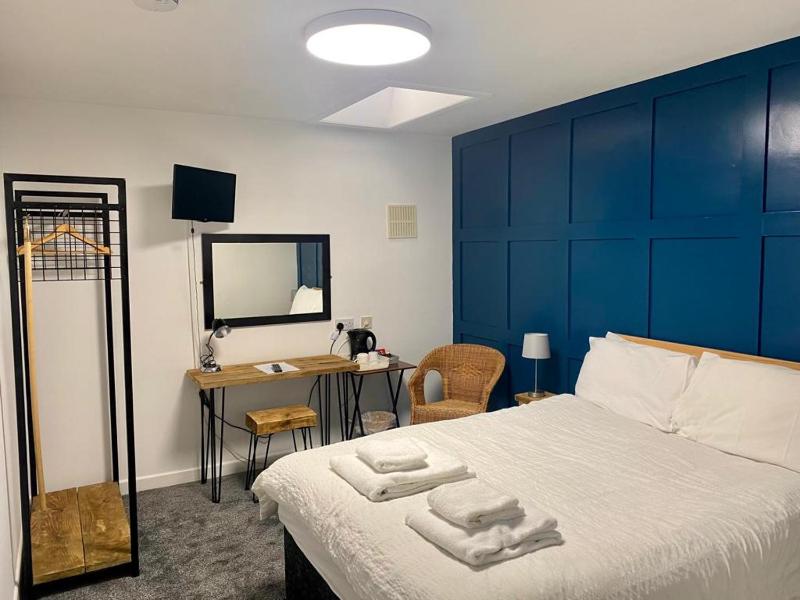 Double Room image 3