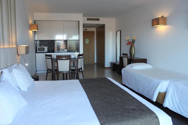 Superior One-Bedroom Apartment (4 Adults) Countryside View image 2