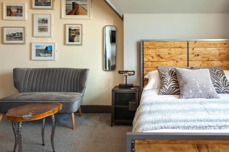 One-Bedroom Suite image 3