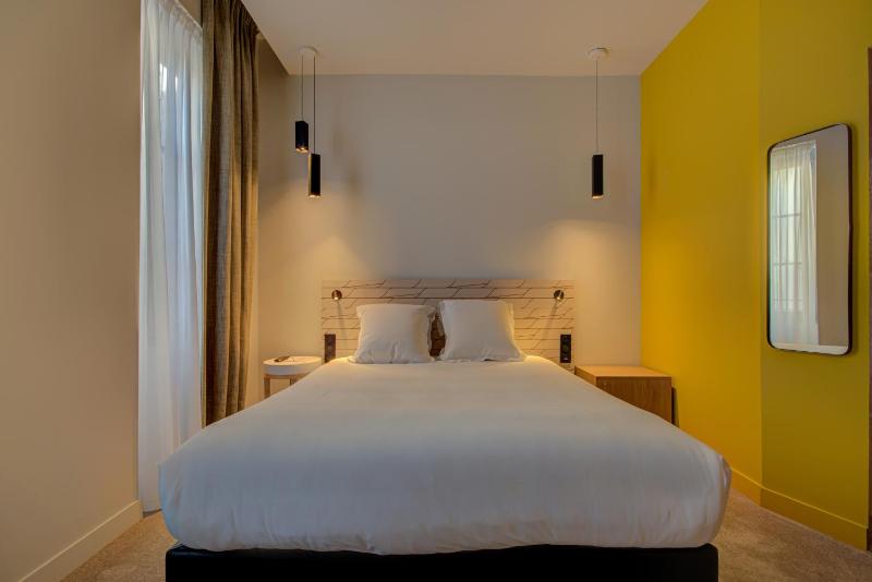 Deluxe Double Room image 3