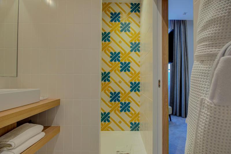 Deluxe Double Room image 4