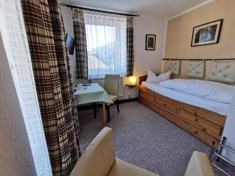 Single Room image 4