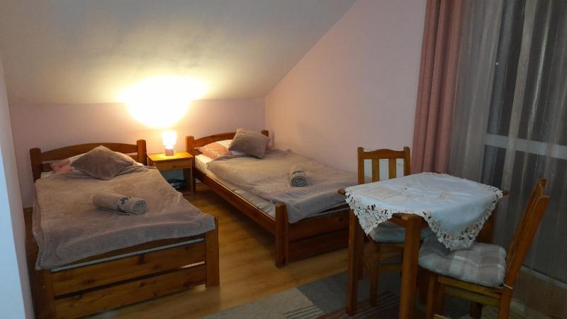 Twin Room with Balcony image 4