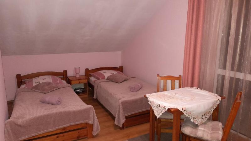 Twin Room with Balcony image 3