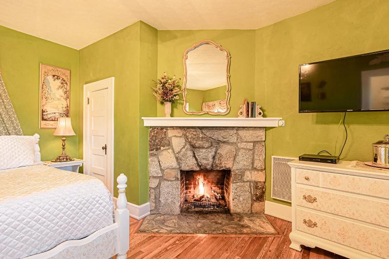 King Room with Balcony image 3