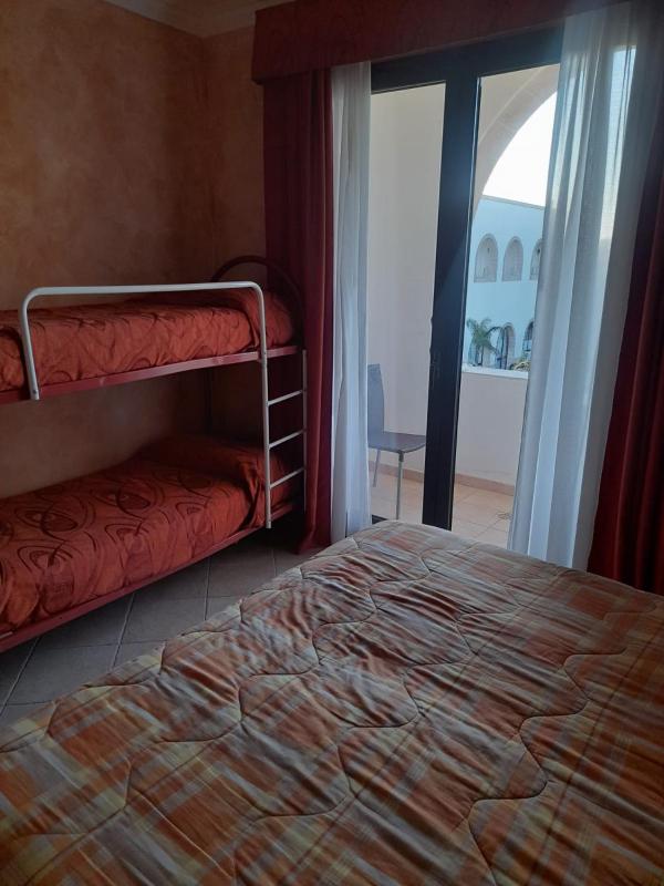 Quadruple Room image 4