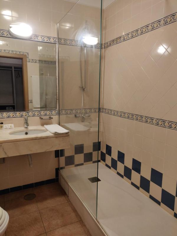 Double or Twin Room image 2