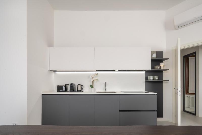 Design Apartment with Balcony on the Grand Canal R&R - image 5
