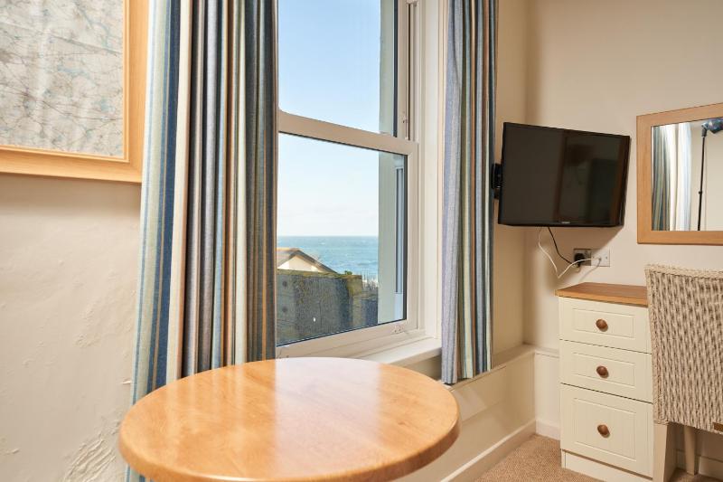 Double Room with Coastal View image 3