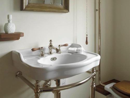 Deluxe Double Room image 2