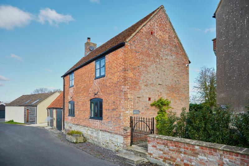 Two-Bedroom Cottage image 4