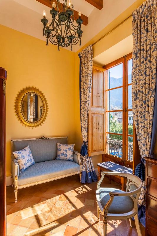 Junior Suite with Mountain View image 1