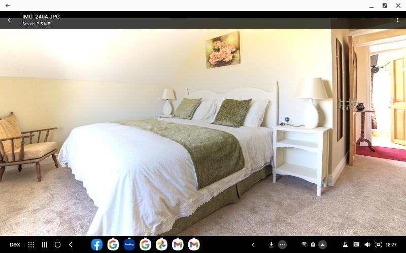 Deluxe Queen Room image 2