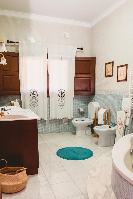 Deluxe Suite with Spa Bath image 4