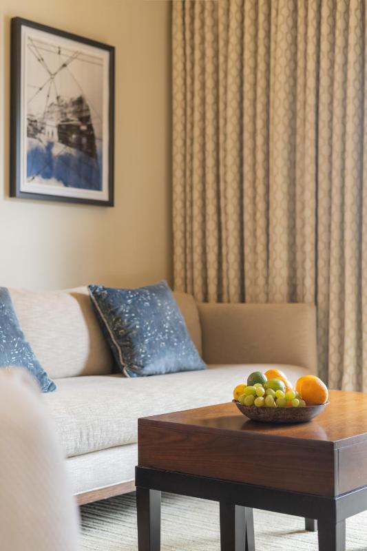 Junior Suite with King Bed image 4