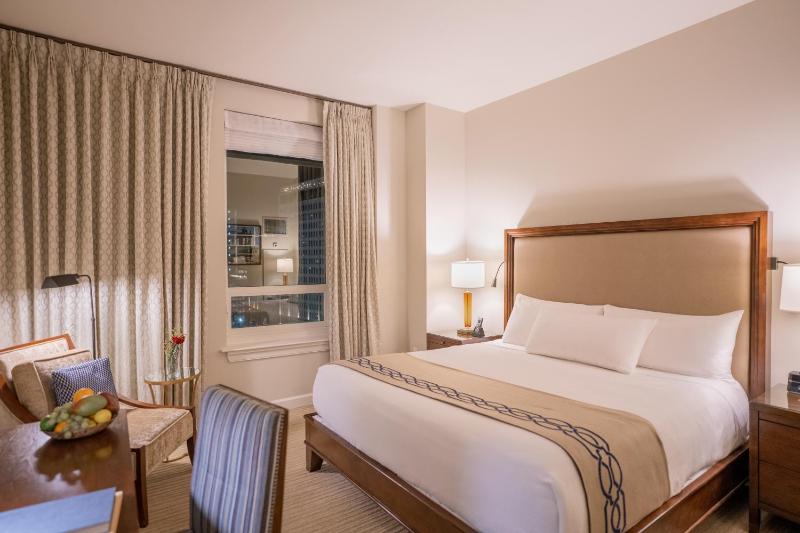 Standard King Room image 1