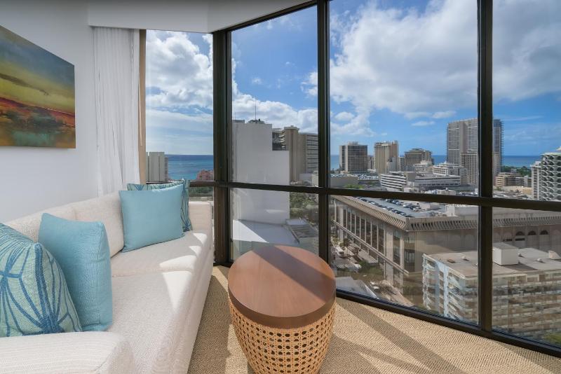 King Room with Ocean View image 4